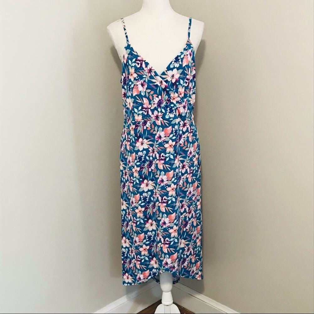 Simply Styled Tropical Dress